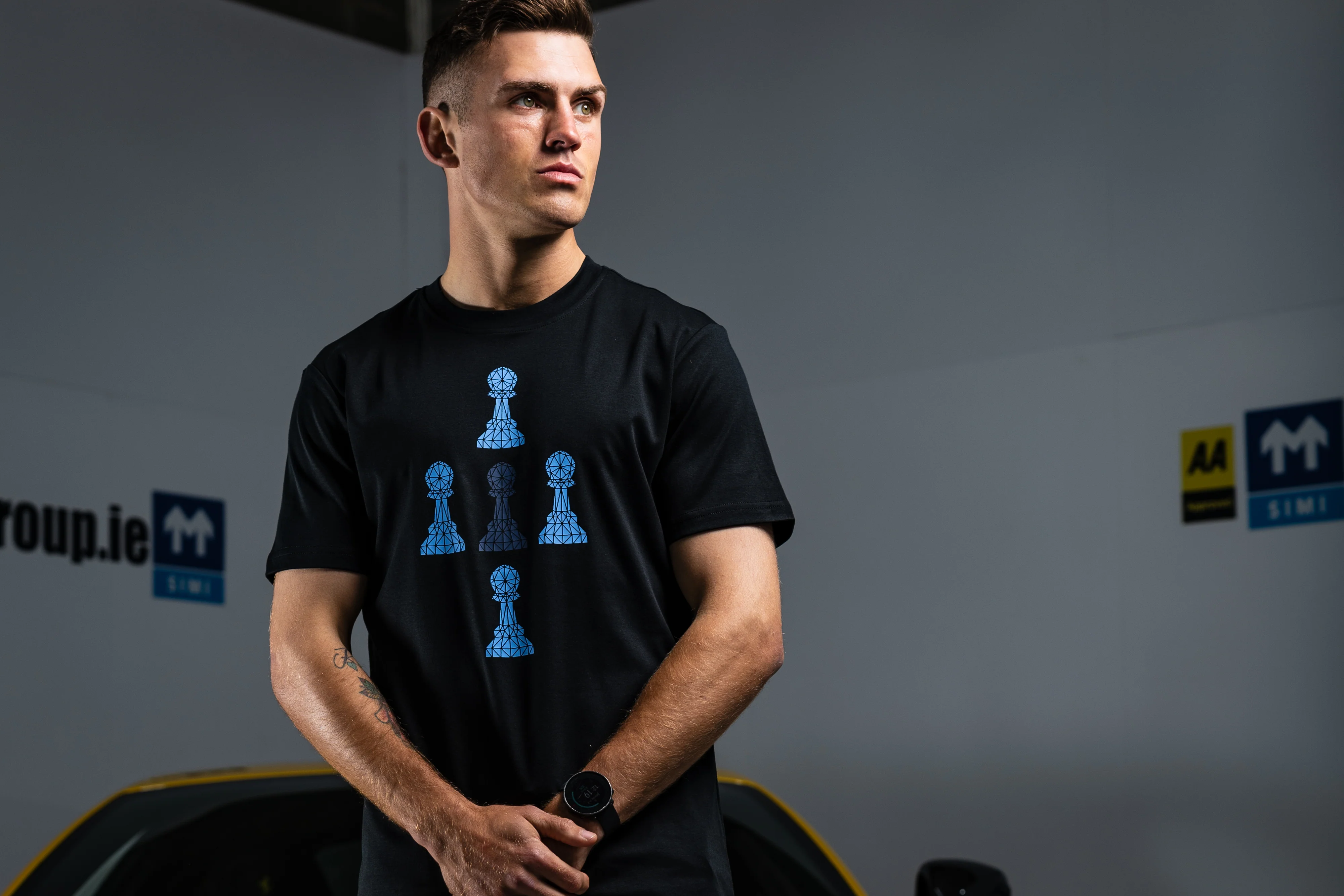 5 PAWN TEE - 4 BLUE 1 NAVY - Image 4