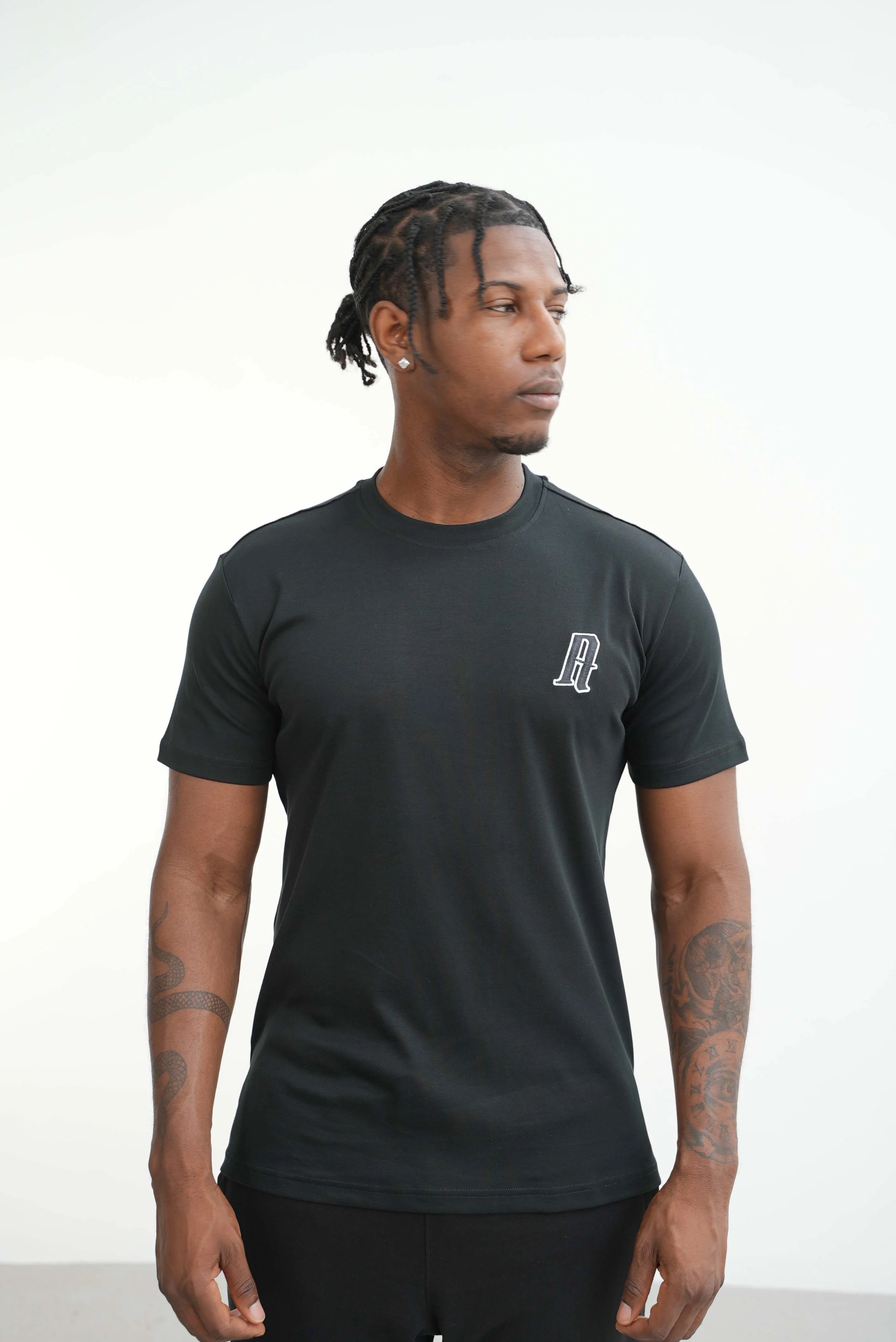 Amico embroidery luxury Tee Black - Image 8