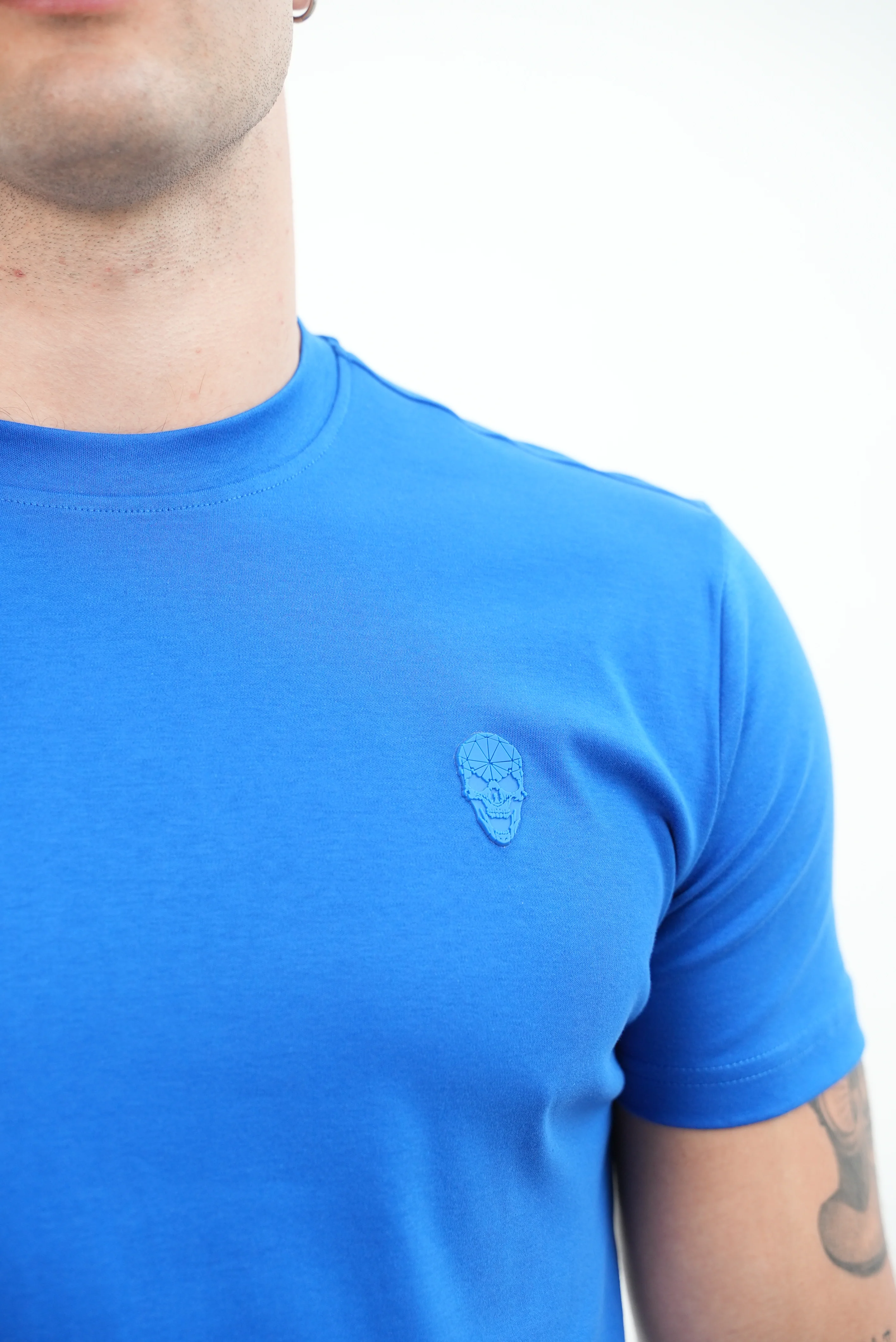 Men's Amico Skull Badge Blue T-Shirt - Image 10